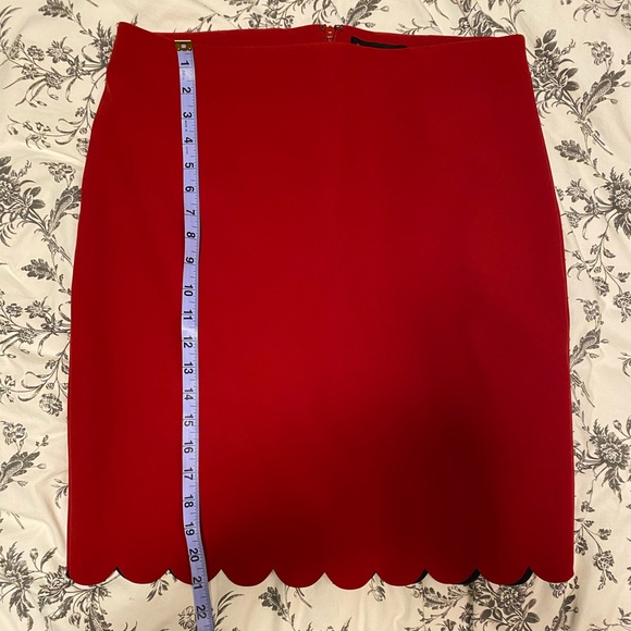 Fun scallop edge skirt from banana republic - Picture 3 of 6